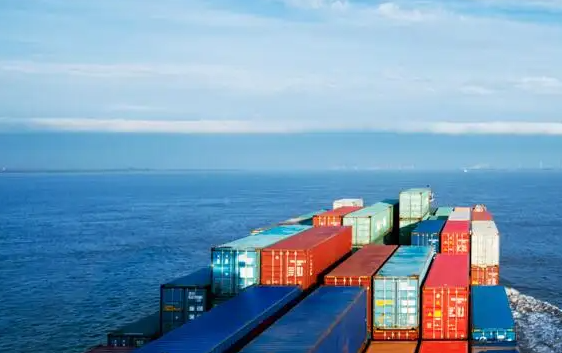What is the difference between freight forwarding a